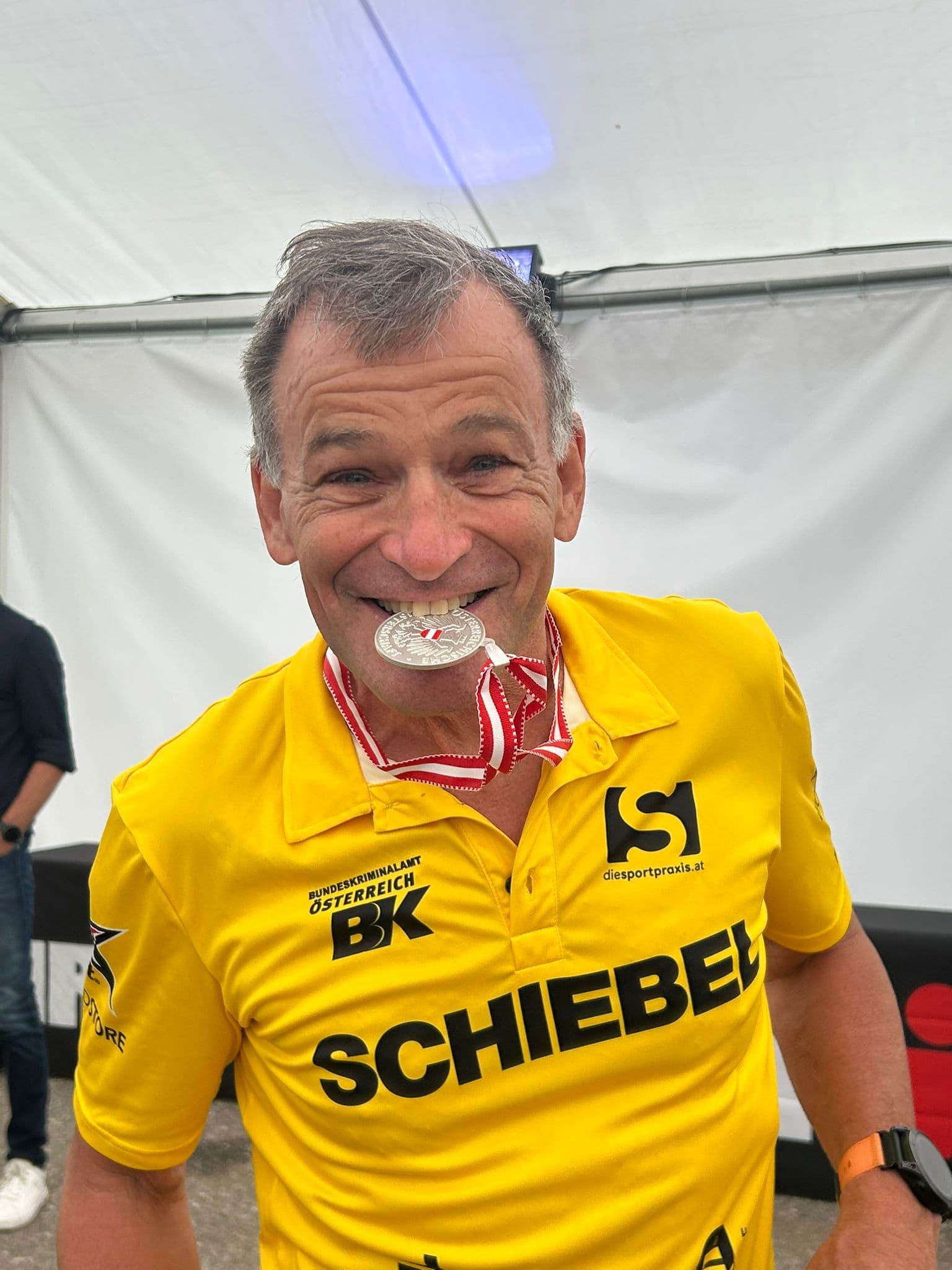Team Umarmung nach 11:26:39 – Vizemeister AK60/64