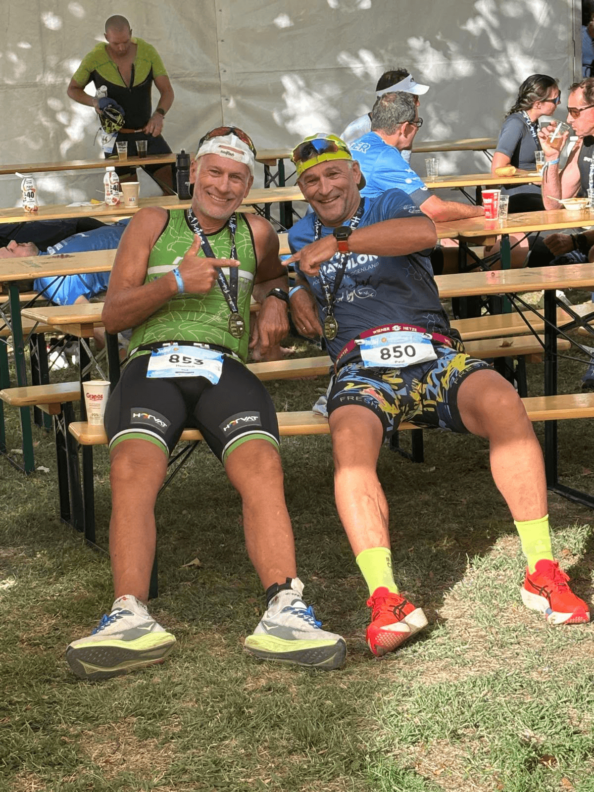 Paul und Heinz nach dem Finish – Medaillen und Freude pur