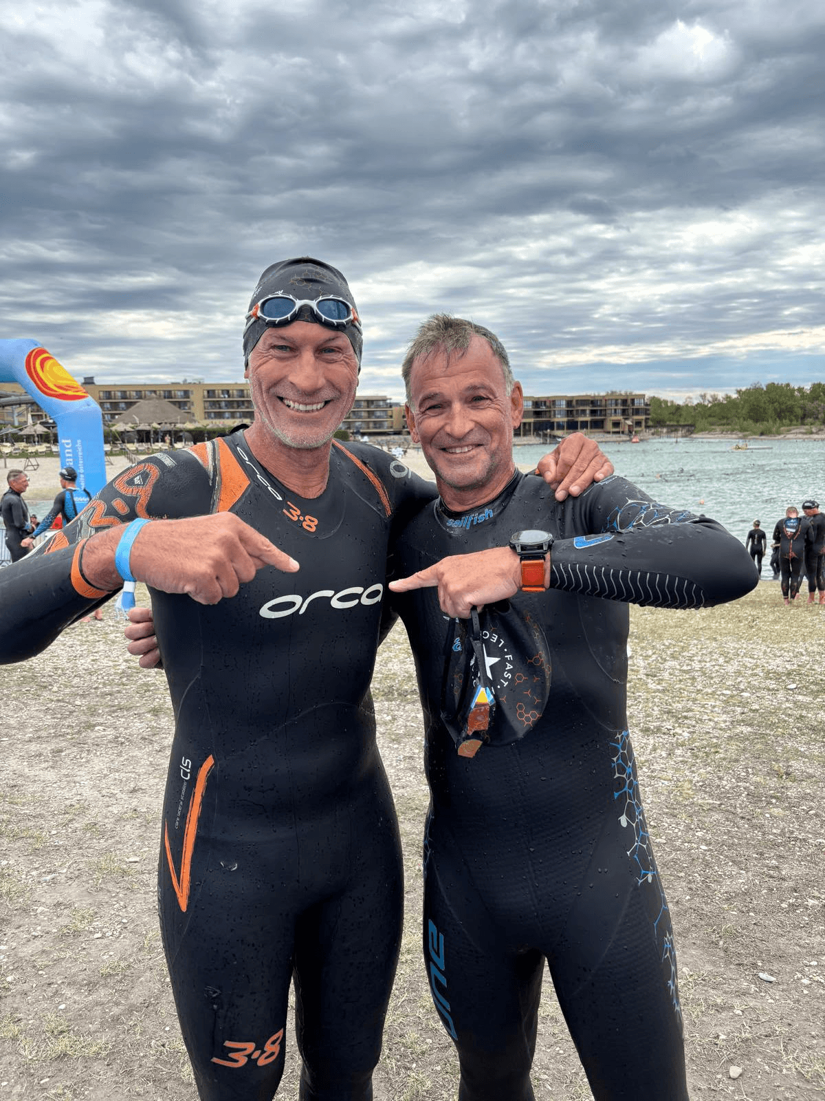 Paul und Heinz nach dem Schwimmen – bereit für den Wechsel